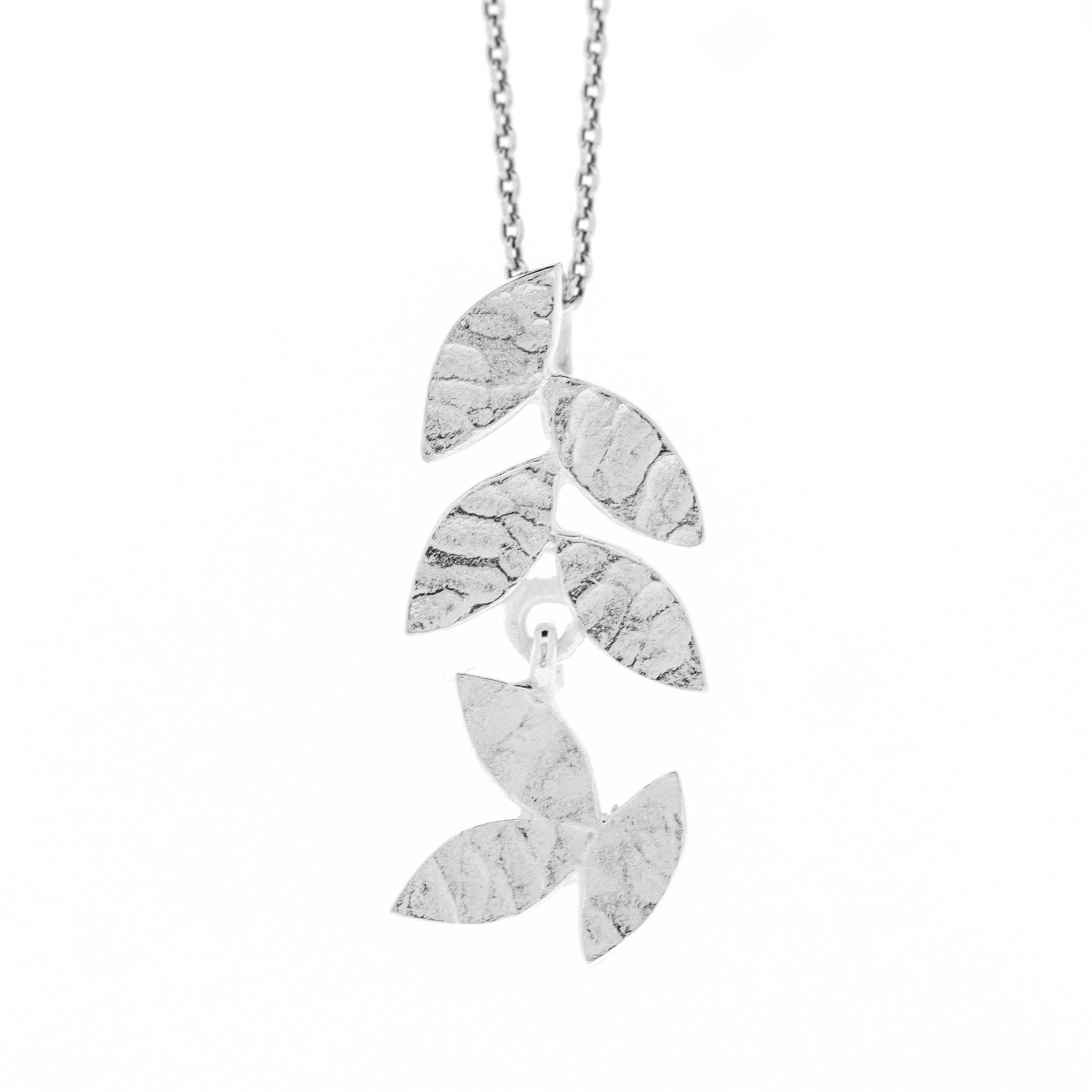 Silver Creation Textured Leaves Pendant with 18inch trace chain and box