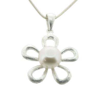 Kitten Daisy Pearl Pendant